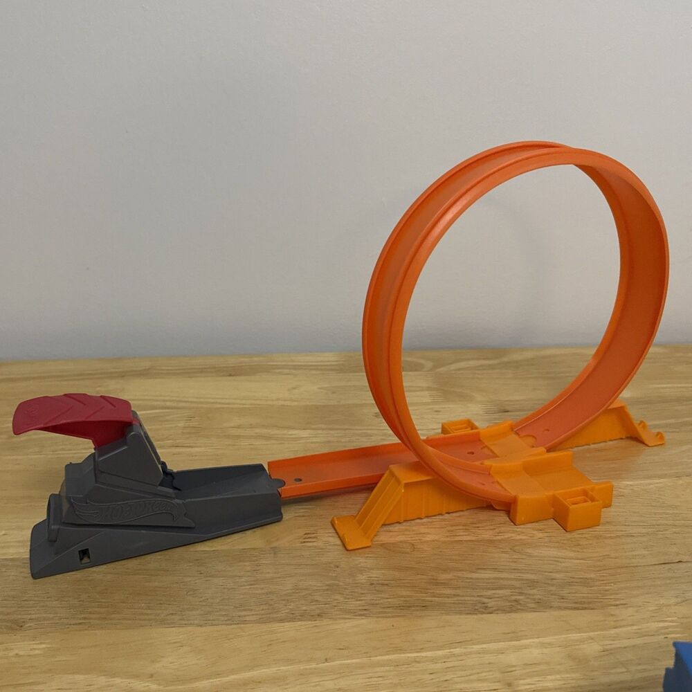 Mattel Hot Wheels Mixed Track Lot Connectors Ramps Launcher - Picture 11 of 12